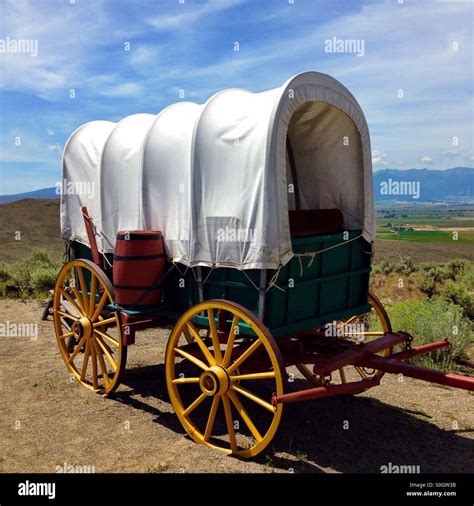 Covered wagon along Oregon Trail Stock Photo - Alamy