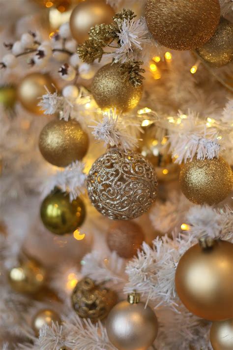 Close-up of Ornaments and Lights on a Christmas Tree · Free Stock Photo