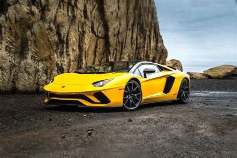 Discontinued Lamborghini Aventador Features & Specs | Oto