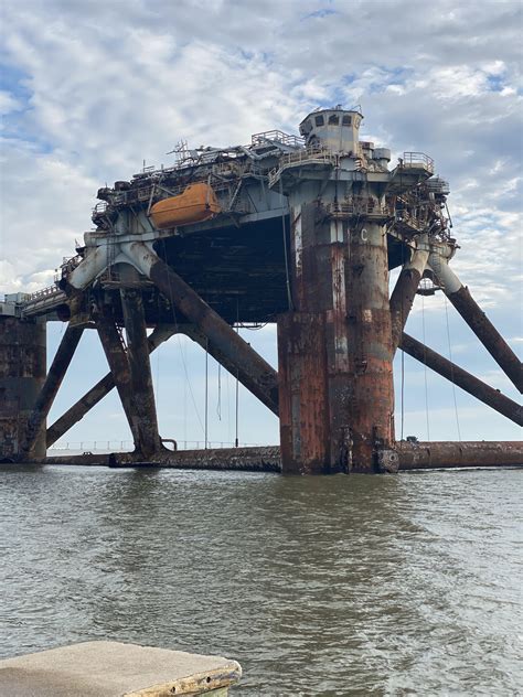 Offshore oil platform. Texas gulf coast : r/AbandonedPorn