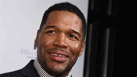 Michael Strahan reveals how he lost a piece of his pinky - TSDMemphis.com