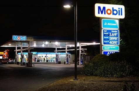 File:Mobil Gas Station.jpg - Wikimedia Commons