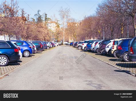 Imagen y foto Outdoor Parking Car (prueba gratis) | Bigstock