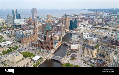 Milwaukee River, Skyline, Downtown Milwaukee, WI, USA Stock Photo - Alamy