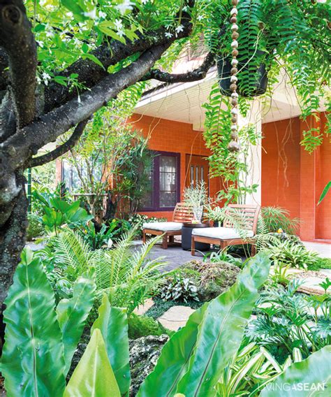 Tropical Garden for Extended Family /// Living ASEAN