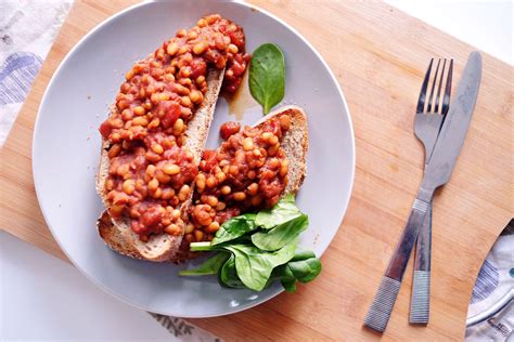 Healthy Vegan Beans on Toast | Everything's Peachy