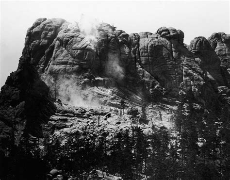 Rare Photographs Document the Carving the Iconic Mount Rushmore, 1927 ...