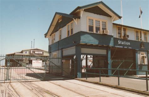 Photograph - Gatehouse, Station Pier, Port Melbourne, c.2000