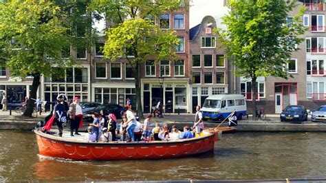 Amsterdam: Canals, tulips, windmills and clogs. - Adventures of a ...