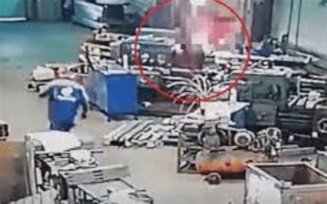 Lathe Machine Incident Video - Shocking Video of Lathe Machine Accident Goes Viral Online ...