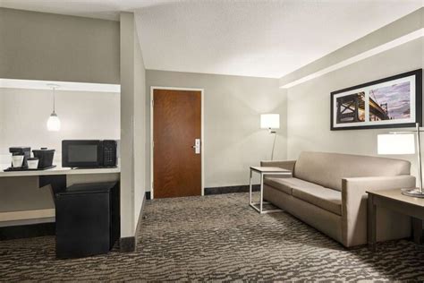 La Quinta Inn & Suites by Wyndham Newark Elkton Elkton | Bookonline.com