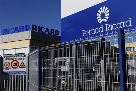 Pernod Ricard (RI:EN) Sales and Profit Fall as Drinkers Pull Back - Bloomberg