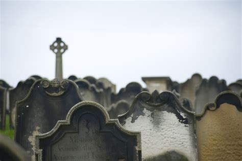 Image of cemetery headstones | CreepyHalloweenImages