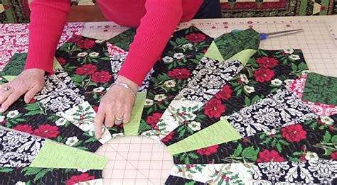 This Free Christmas Tree Skirt Pattern Is Gorgeous & Easy As Can Be ...