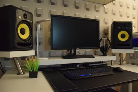$334 Minimalist Bedroom Studio Desk Guide | Pro Music Producers | Studio desk, Home studio music ...