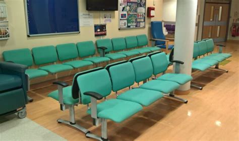 Choosing Hospital Waiting Room Chairs - Evertaut