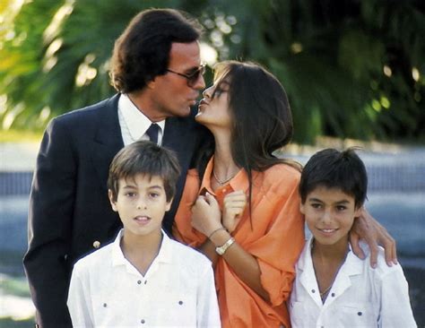 Julio with his children - Julio Iglesias Photo (14007948) - Fanpop