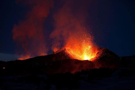 Top 10 most dangerous volcanoes in the world | Daily Sabah