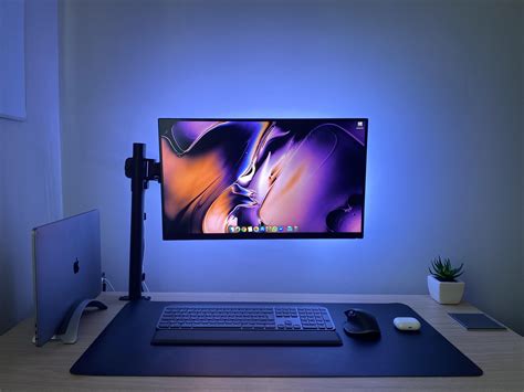 My minimal setup (I know the monitor stand is leaning 😂) : r/macsetups