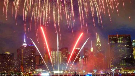 4th of July 2020 Fireworks Near Me in New York City | Heavy.com