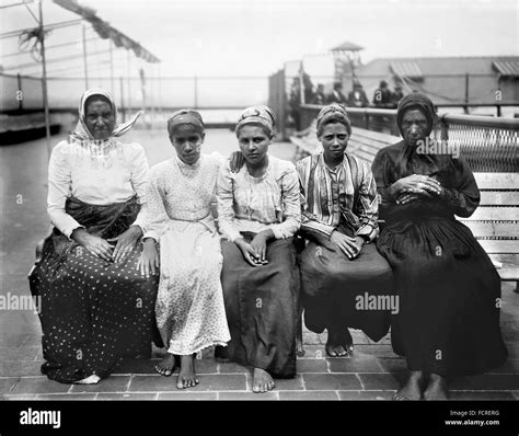 Immigrants at Ellis Island, New York, NY, early 20th century Stock Photo - Alamy