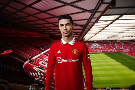 Manchester United release new home kit with iconic collar and Cristiano ...