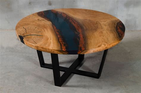 Custom resin table made of oak, dark blue UV resin, wooden live edge coffee table, round coffee ...