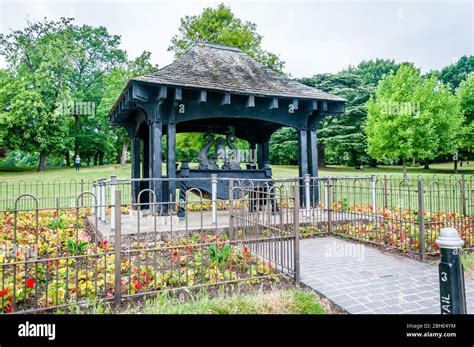 Crystal palace park maze hi-res stock photography and images - Alamy