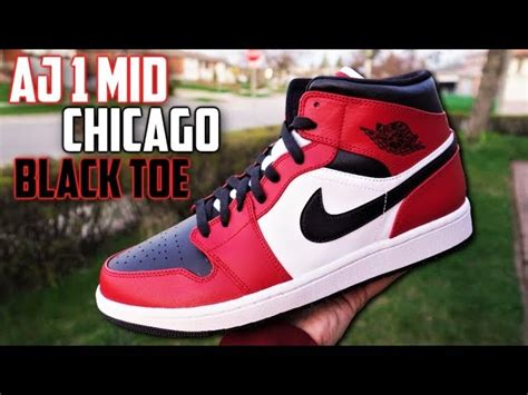 Air Jordan 1 Mid Chicago Black Toe - ayanawebzine.com