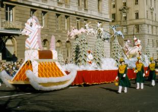 Santa's Sleigh | Macy's Thanksgiving Day Parade Wiki | Fandom