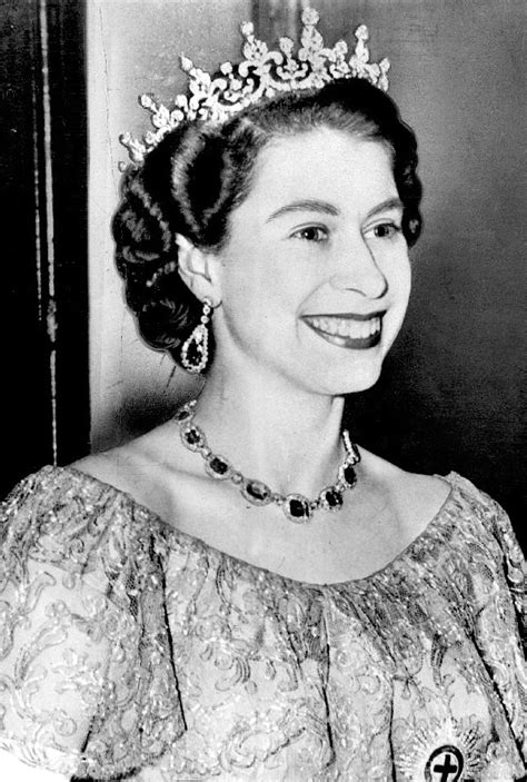 File:Queen Elizabeth II - 1953-Dress.JPG - Wikipedia