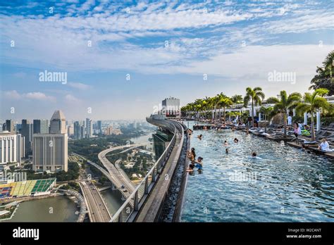 Infinity Pool & Singapore skyline at dusk, Marina Bay Sands Hotel, Singapore Stock Photo - Alamy