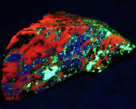 Fluorescent-Minerals