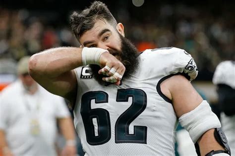 Eagles center Jason Kelce decides to return even though the pain will ...