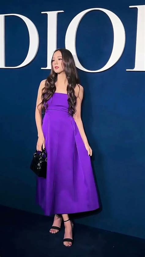 BLACKPINK Jisoo redefines hotness at Dior Fashion Show in amethyst ...