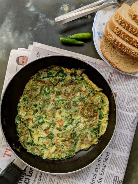 Spinach Omelette - A greens loaded delicious omelette for an anytime meal