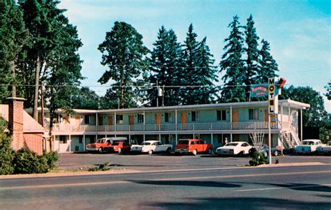 Rainbow Motel in Cottage Grove, Oregon 1958 Dodge Coronet D500