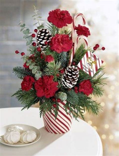 20 Chic Christmas Flower Arrangements - Shelterness