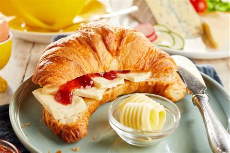 26 Croissant Fillings For the Perfect Pastry - Insanely Good