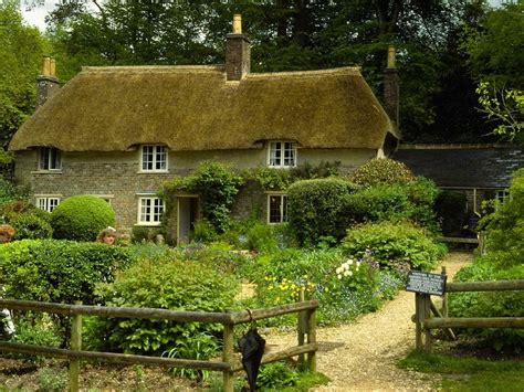 20 Gorgeous English Thatched Cottages