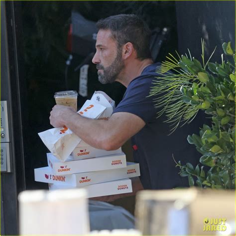 Photo: ben affleck charli damelio dunkin donuts 35 | Photo 4998911 ...