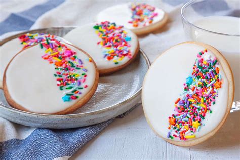 6 Ways to Decorate Cookies with Royal Icing