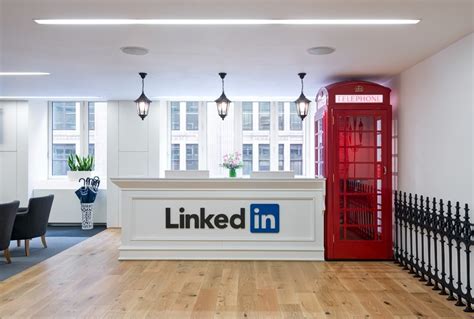 A Tour of LinkedIn’s New Office in London - Officelovin'