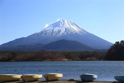 Mount Fuji and Lake Shoji in Japan 3408319 Stock Photo at Vecteezy