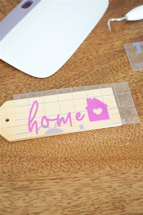 DIY Vinyl Keychain with Cricut | Rebecca Propes Design & DIY