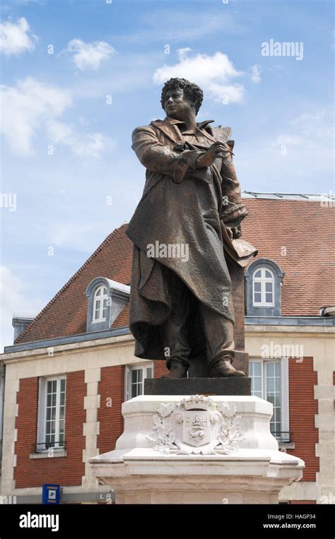 Bronze statue of Alexandre Dumas, Villers-Cotterêts , Aisne Stock Photo: 126987704 - Alamy