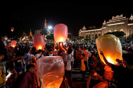 People Release Hot Air Lanterns Mark Editorial Stock Photo - Stock ...