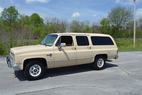 1987 Chevrolet Suburban | 427 Garage