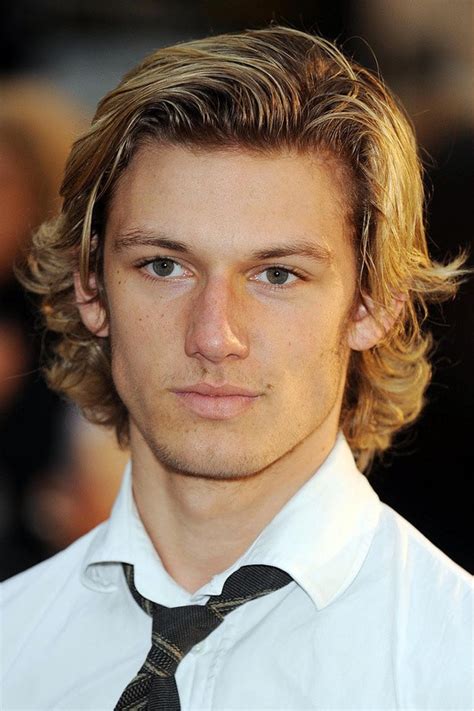 Top 10 Effortless Hockey Flow Haircuts for Easygoing Men