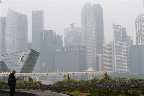 Singapore haze: Schools shut as pollution from Indonesian fires peaks ...